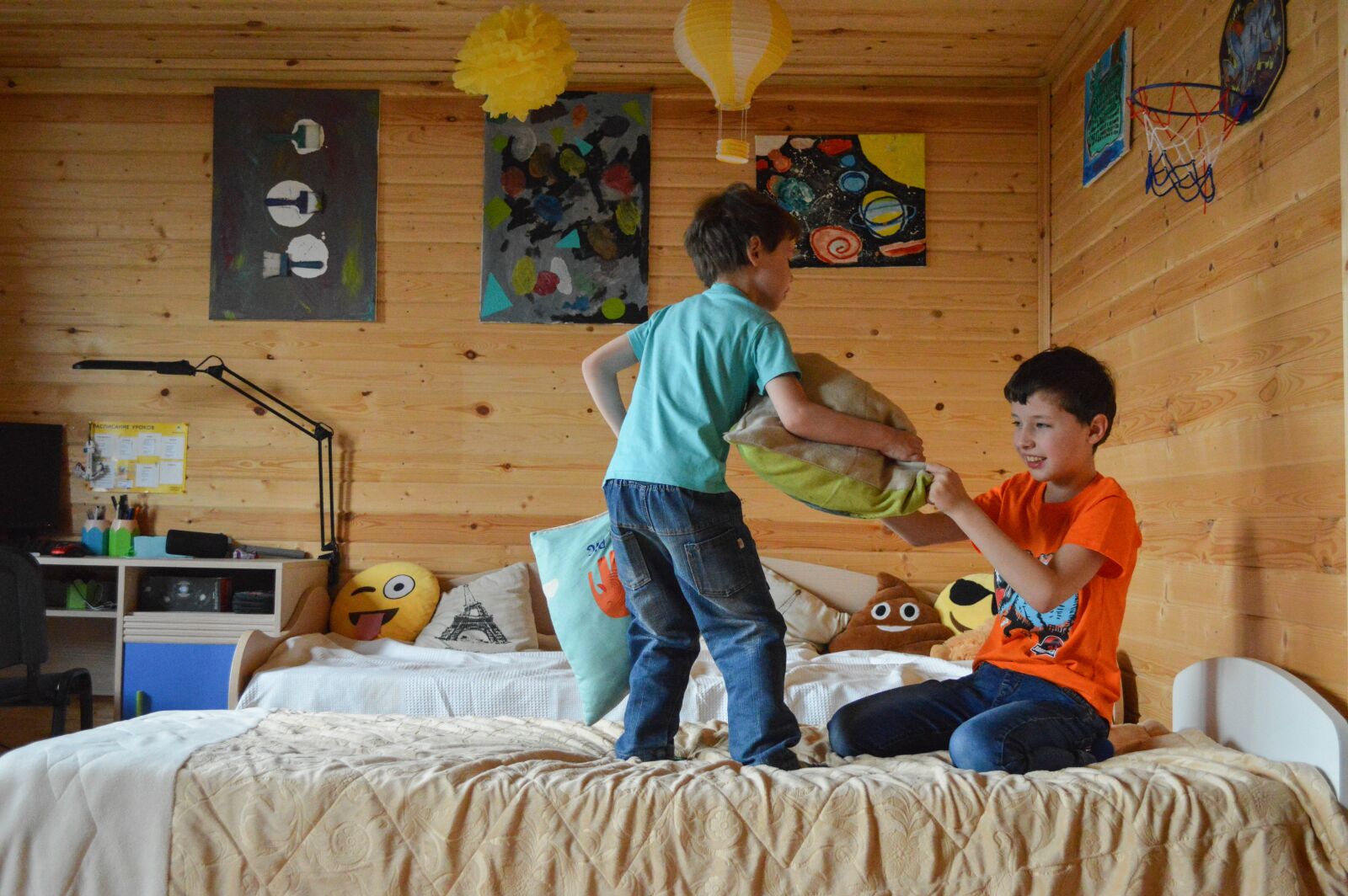 Nikon D3200 sample photo. Kids, games, pillow fight photography