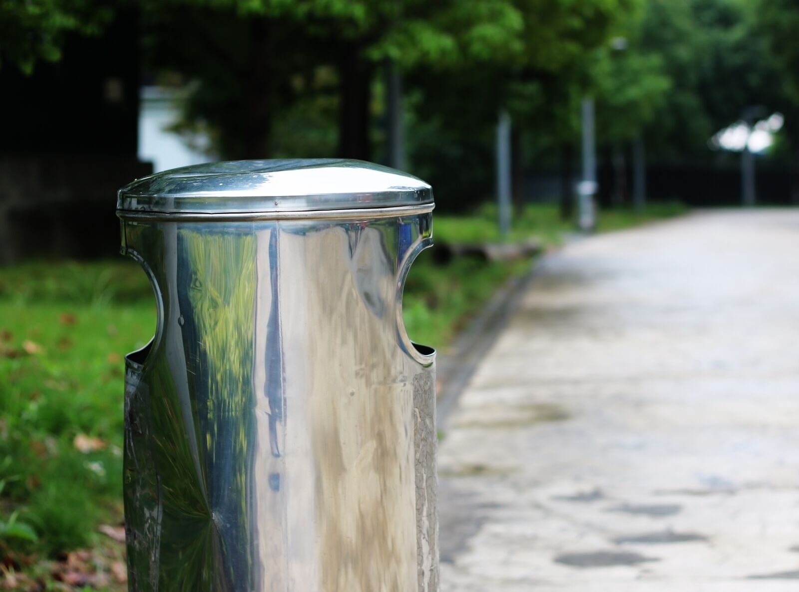 Canon EOS 760D (EOS Rebel T6s / EOS 8000D) sample photo. Trash, can, clean photography