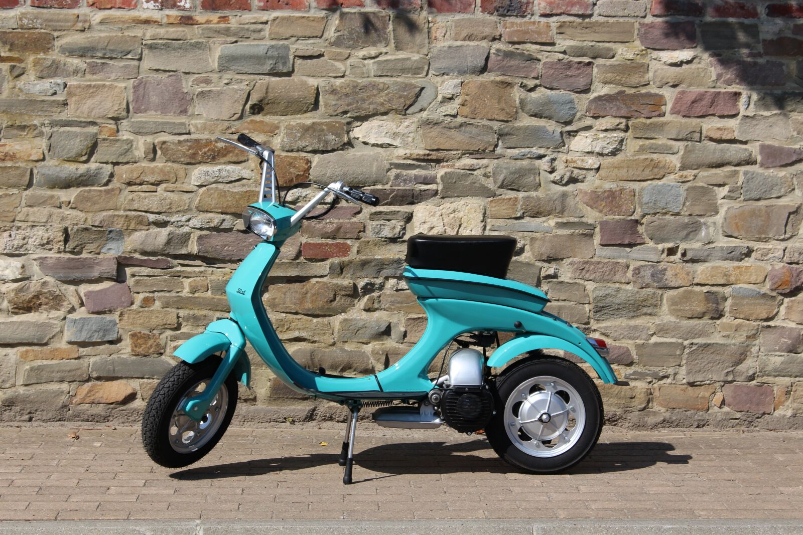 Canon EOS 700D (EOS Rebel T5i / EOS Kiss X7i) sample photo. Lambretta him, scooter, innocenti photography