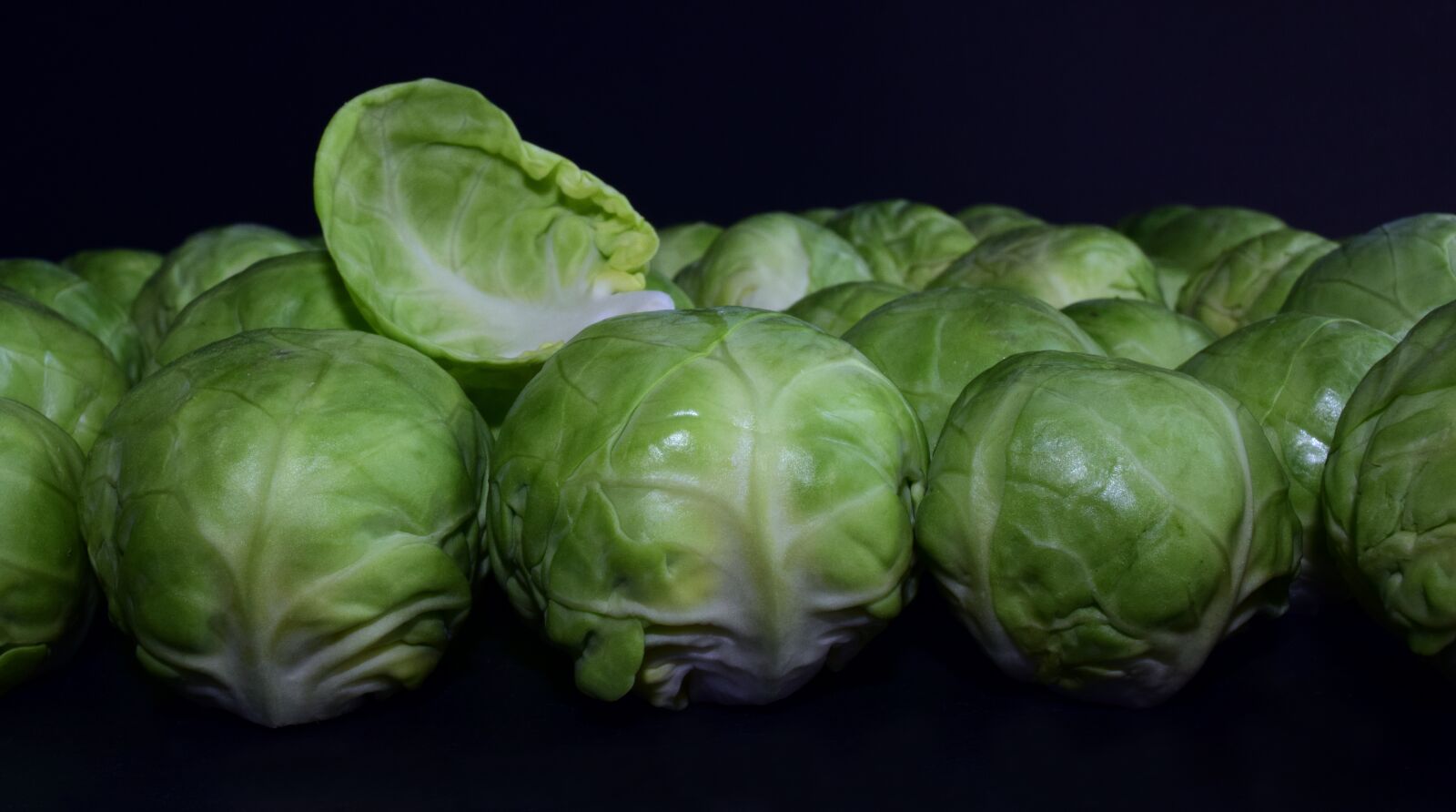 Nikon D3300 sample photo. Brussels sprouts, green, round photography