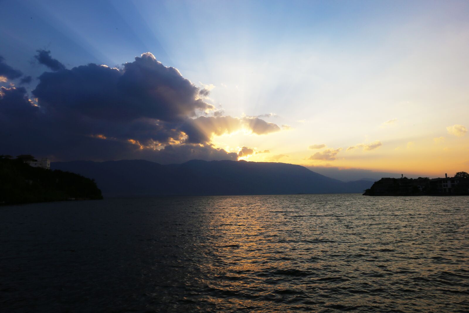 Canon EF 24-70mm F4L IS USM sample photo. Dali, erhai lake, sunset photography