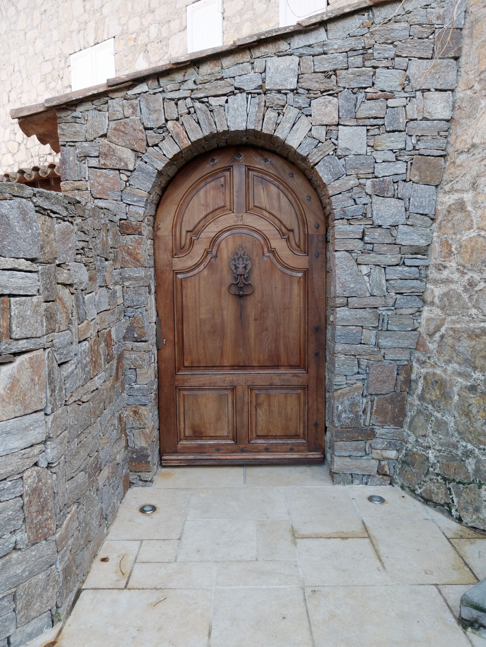 Panasonic Lumix DMC-GX85 (Lumix DMC-GX80 / Lumix DMC-GX7 Mark II) sample photo. Wall, architecture, pierre photography