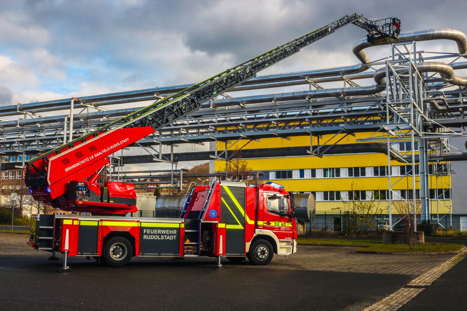 Canon EOS 700D (EOS Rebel T5i / EOS Kiss X7i) sample photo. Turntable ladder, rosenbauer, fire photography