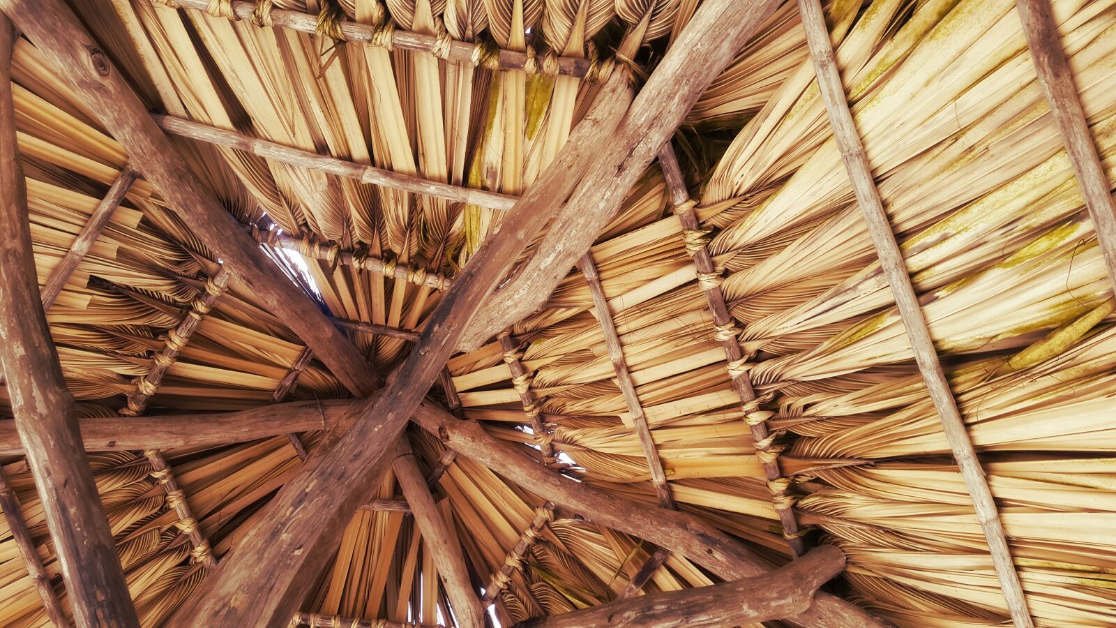 Samsung Galaxy S5 sample photo. Beach, hut, hut, roof photography