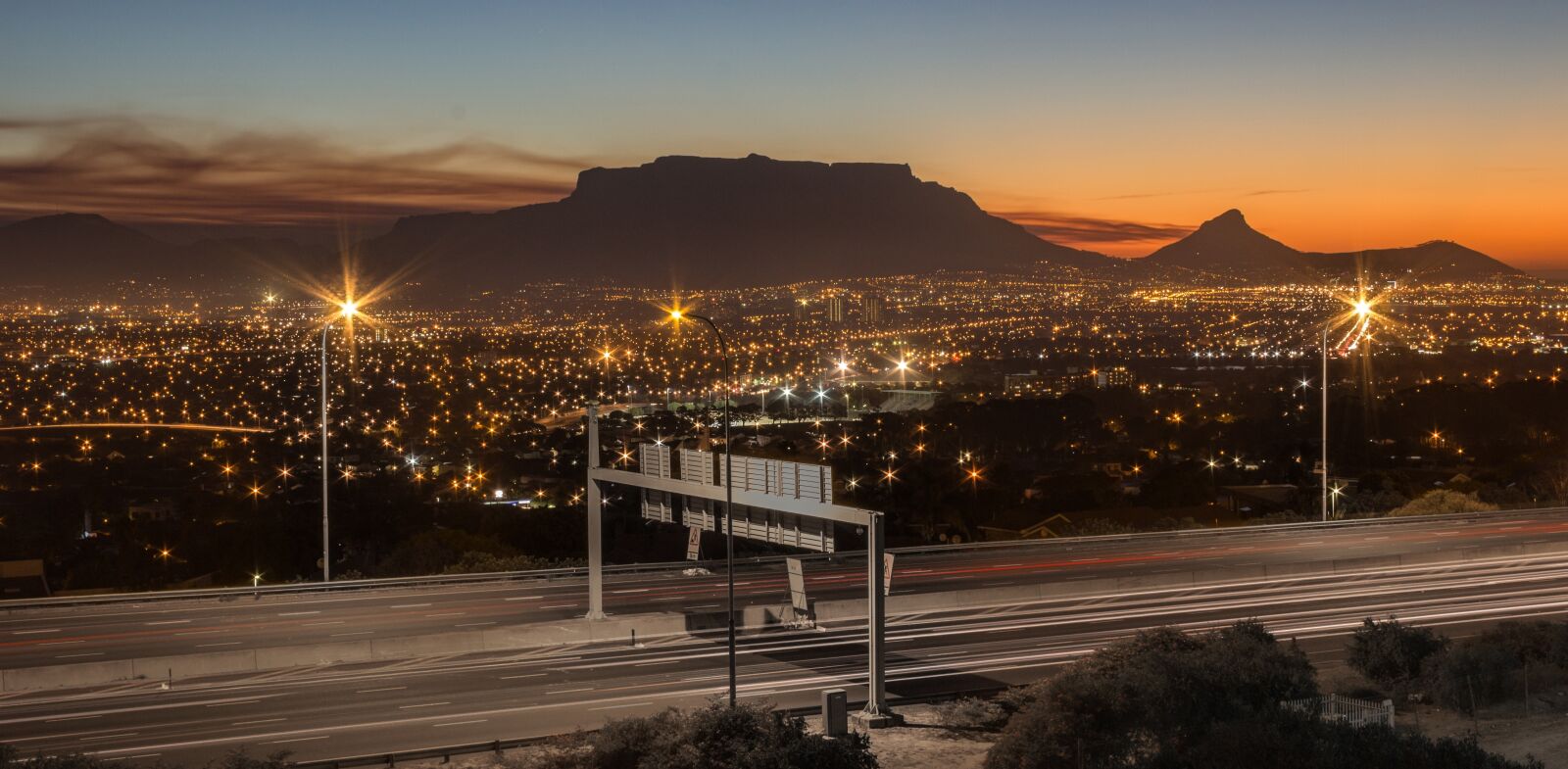 Canon EOS 100D (EOS Rebel SL1 / EOS Kiss X7) sample photo. Mountain, capetown, traffic photography