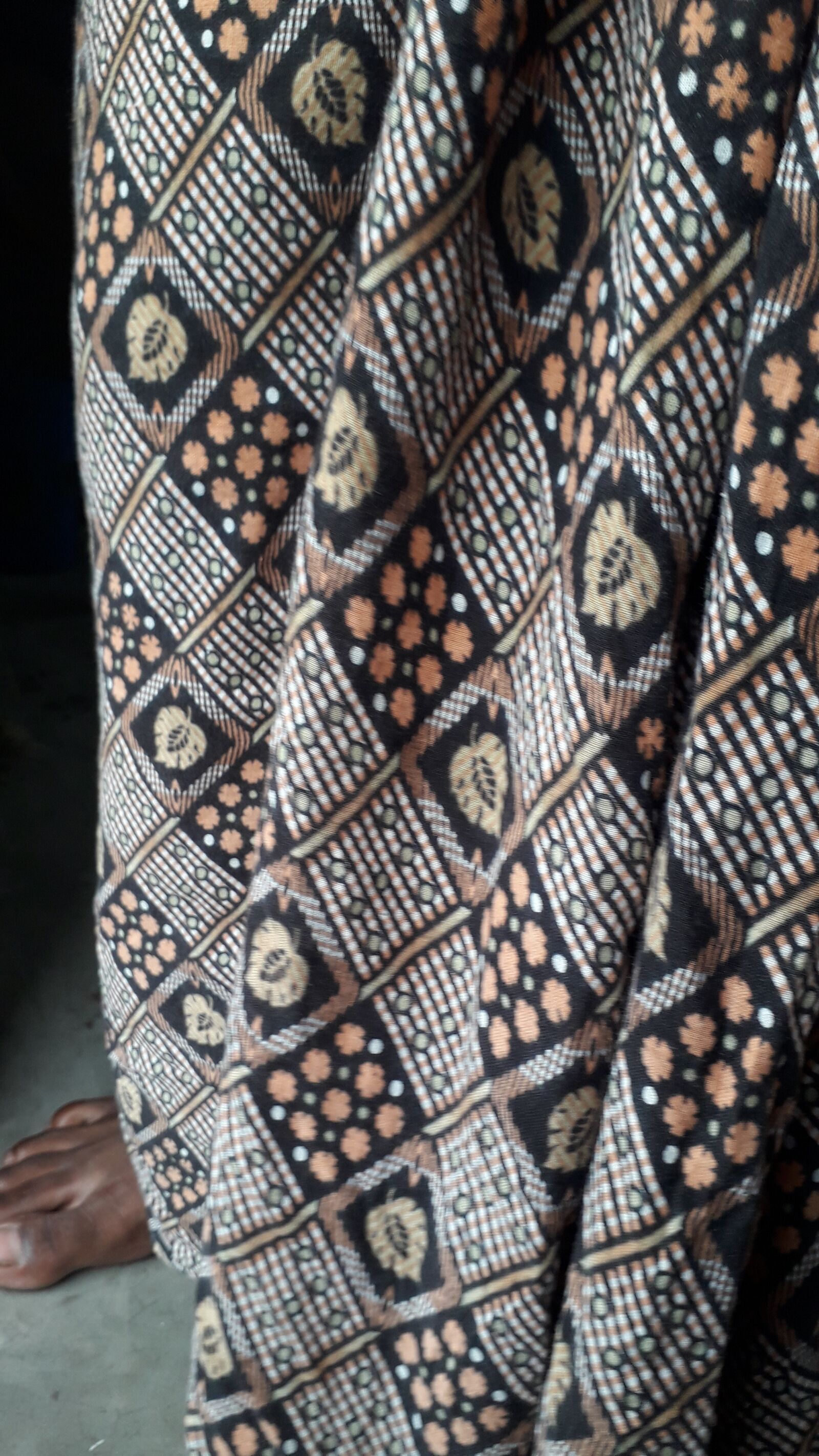 Samsung Galaxy J4 sample photo. Lungi, short, shart photography