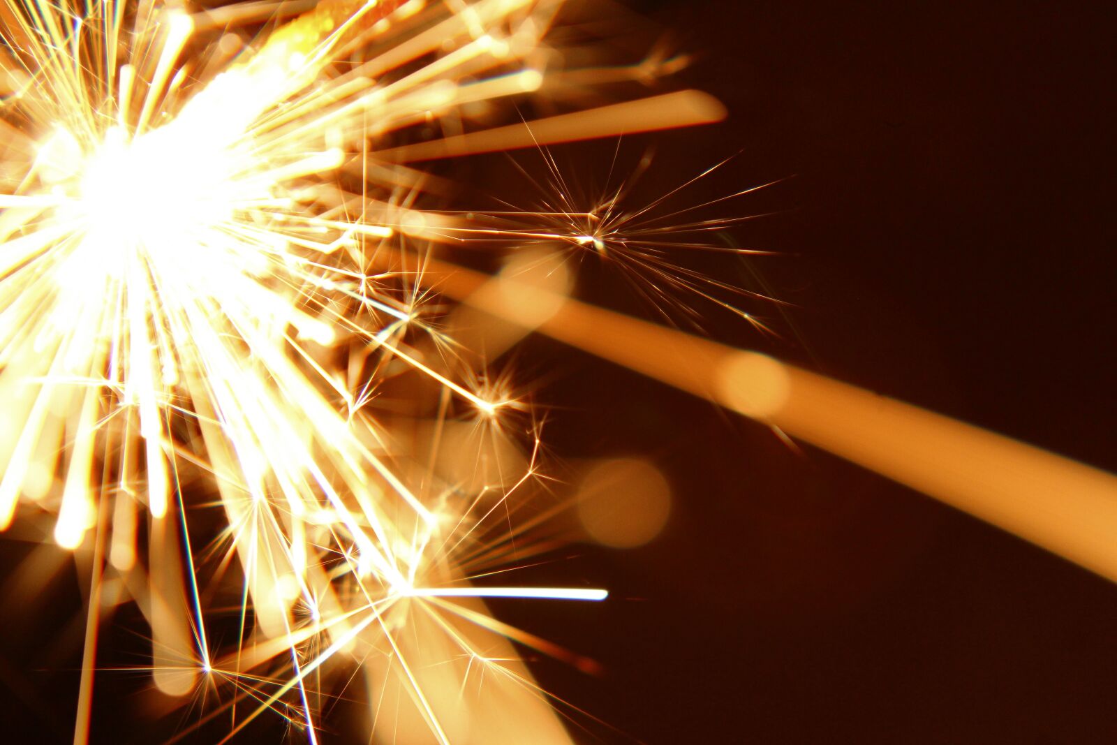 Canon EOS 1300D (EOS Rebel T6 / EOS Kiss X80) sample photo. Sparkler, fire, light photography