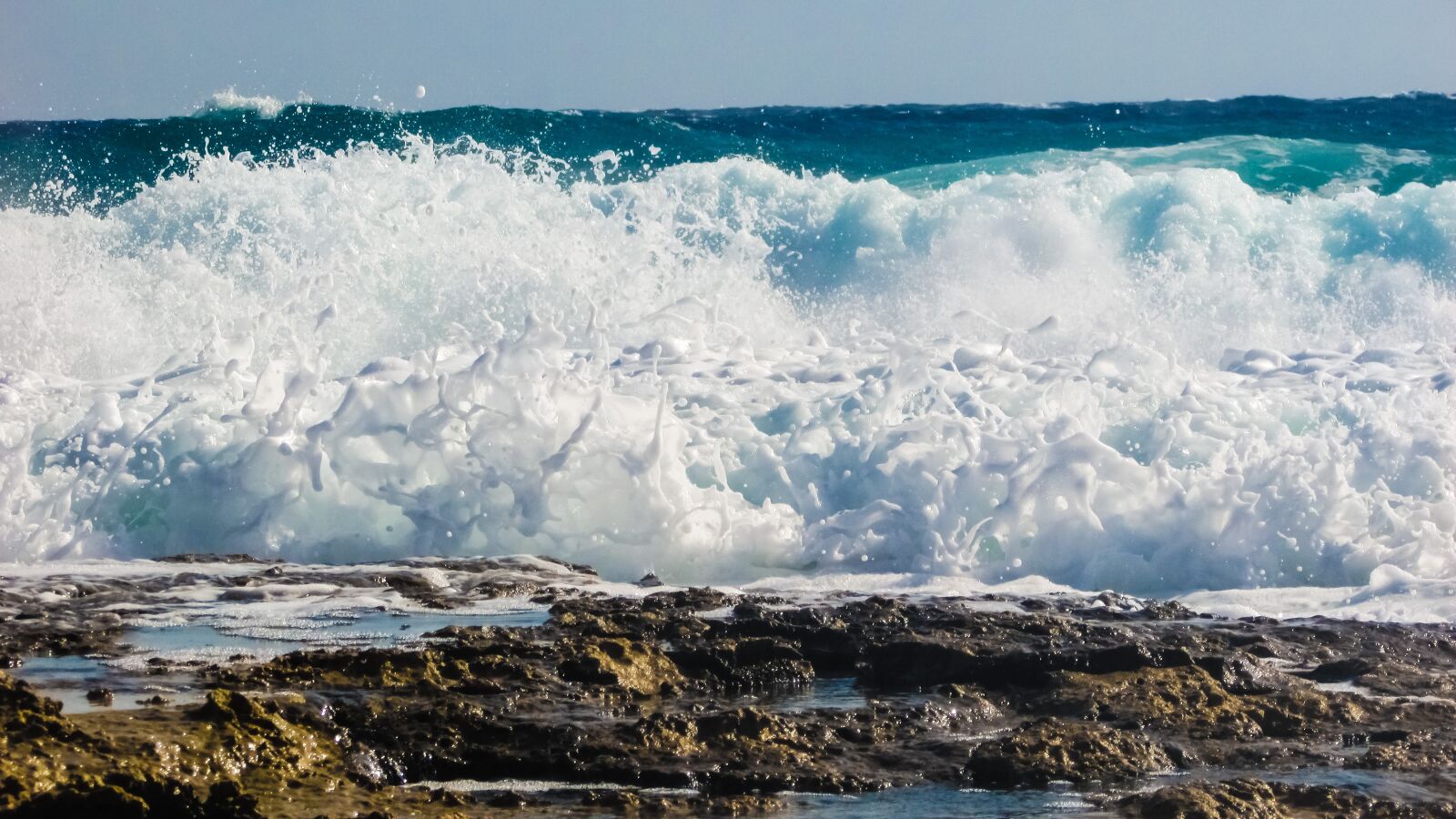 Canon PowerShot SX400 IS sample photo. Wave, bubbles, foam photography