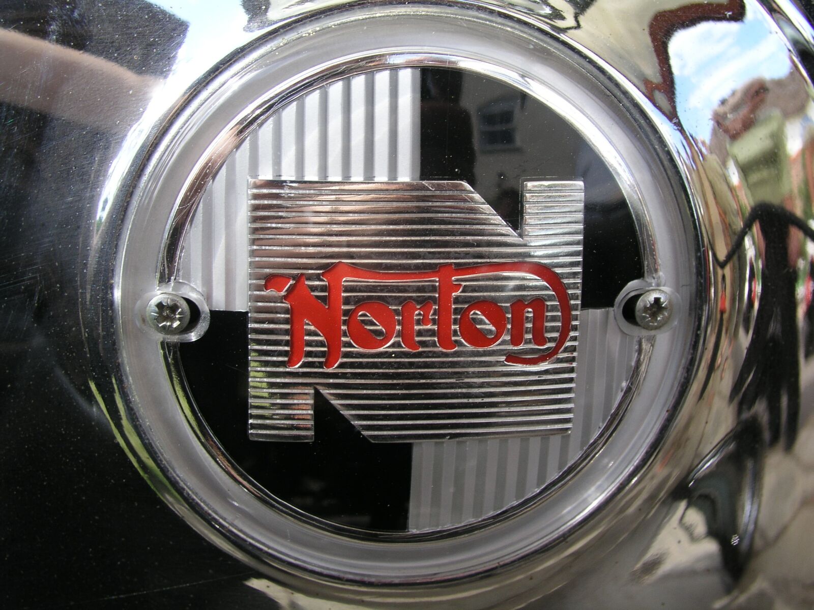 Olympus C5050Z sample photo. Norton, bike, badge photography