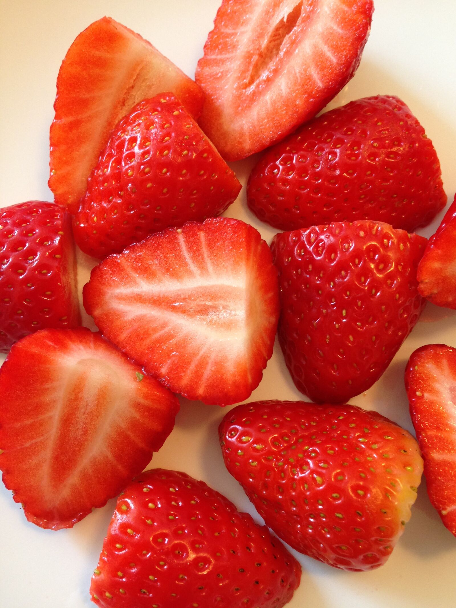 iPhone 5 back camera 4.12mm f/2.4 sample photo. Strawberries, eat, nutrition photography