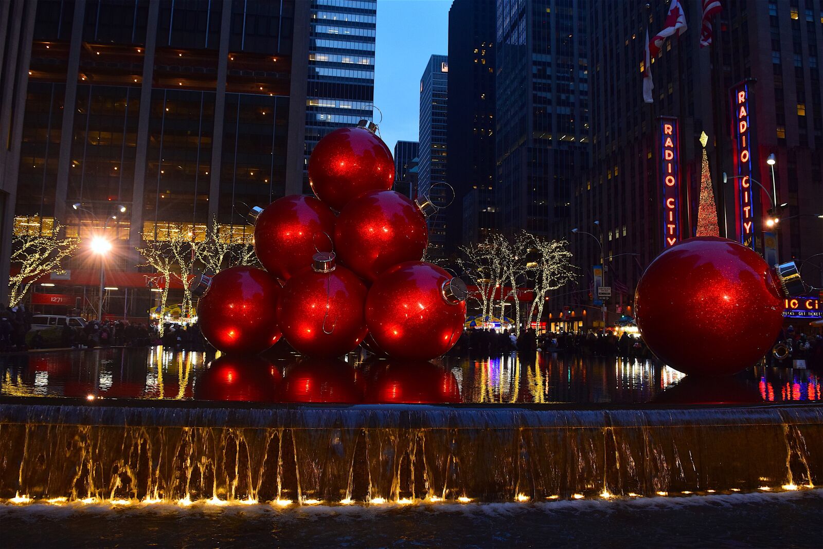 Nikon D3300 sample photo. Christmas, lights, city photography