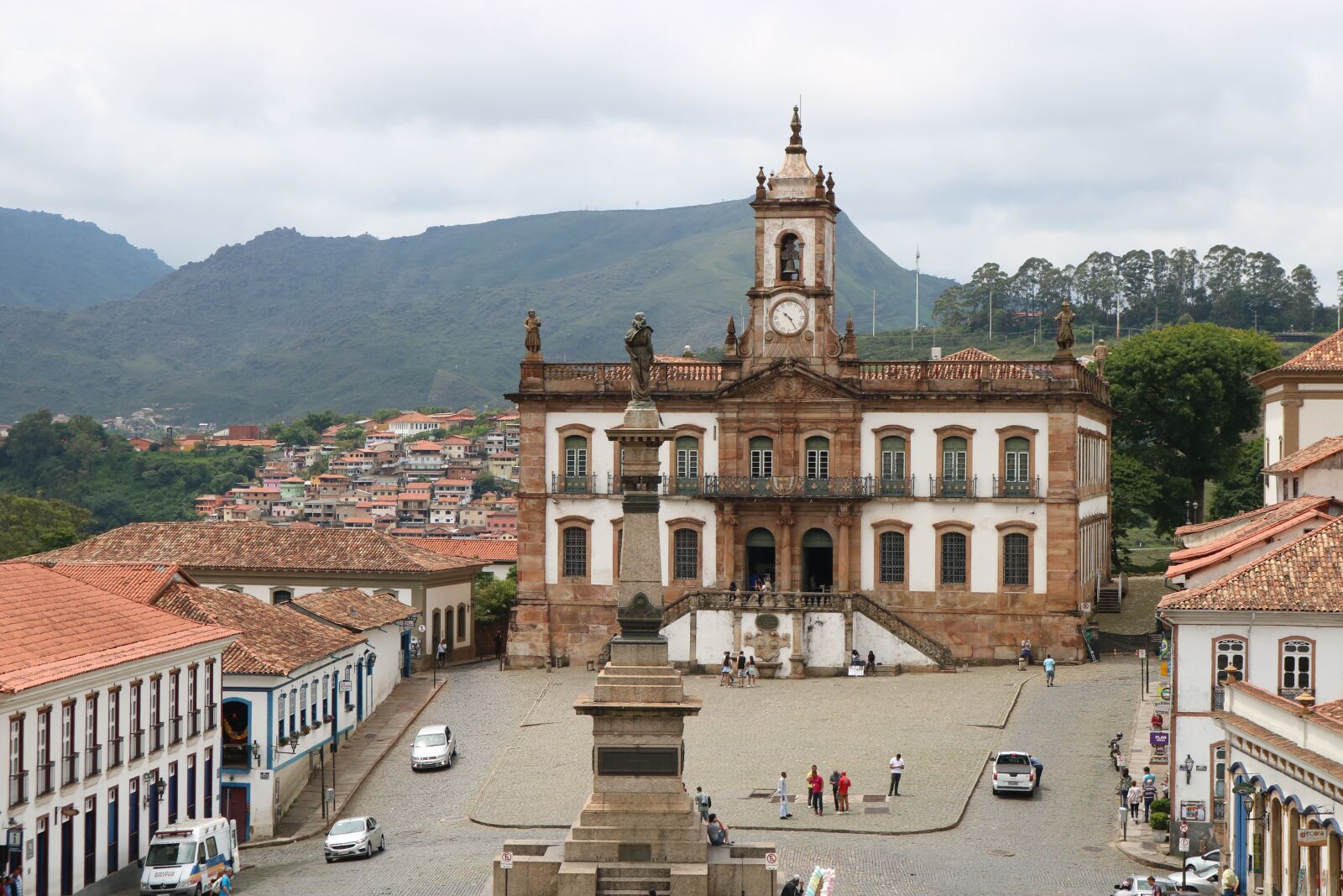 Canon EOS 750D (EOS Rebel T6i / EOS Kiss X8i) sample photo. Architecture, colonial, tourism photography