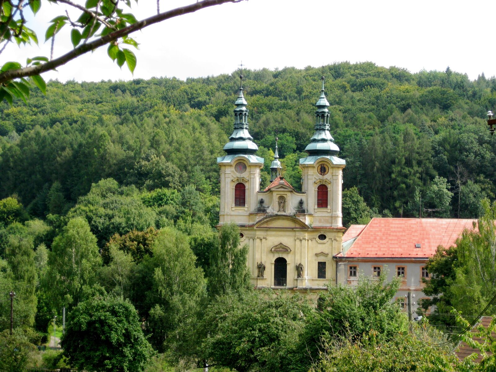 Canon PowerShot SD1100 IS (Digital IXUS 80 IS / IXY Digital 20 IS) sample photo. Church, landscape, forest photography