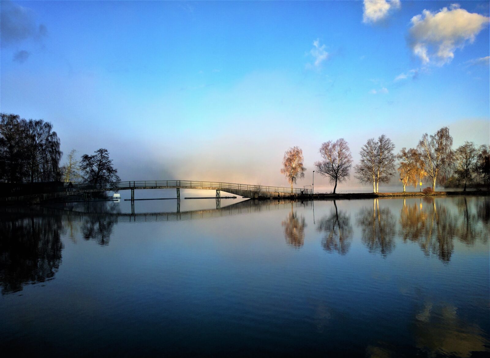 Nokia 808 PureView sample photo. Water, mist, mirroring photography