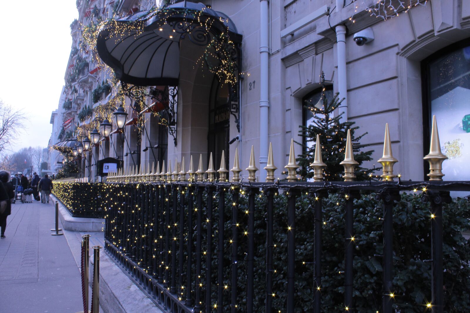 Canon EOS 1300D (EOS Rebel T6 / EOS Kiss X80) sample photo. Paris, france, avenue montaigne photography
