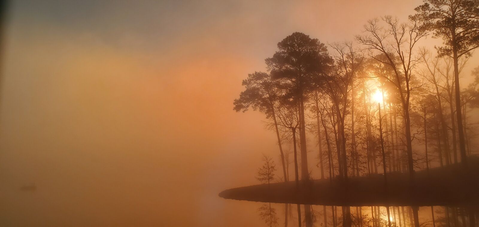Samsung Galaxy S10e sample photo. Sunrise, lake, fog photography