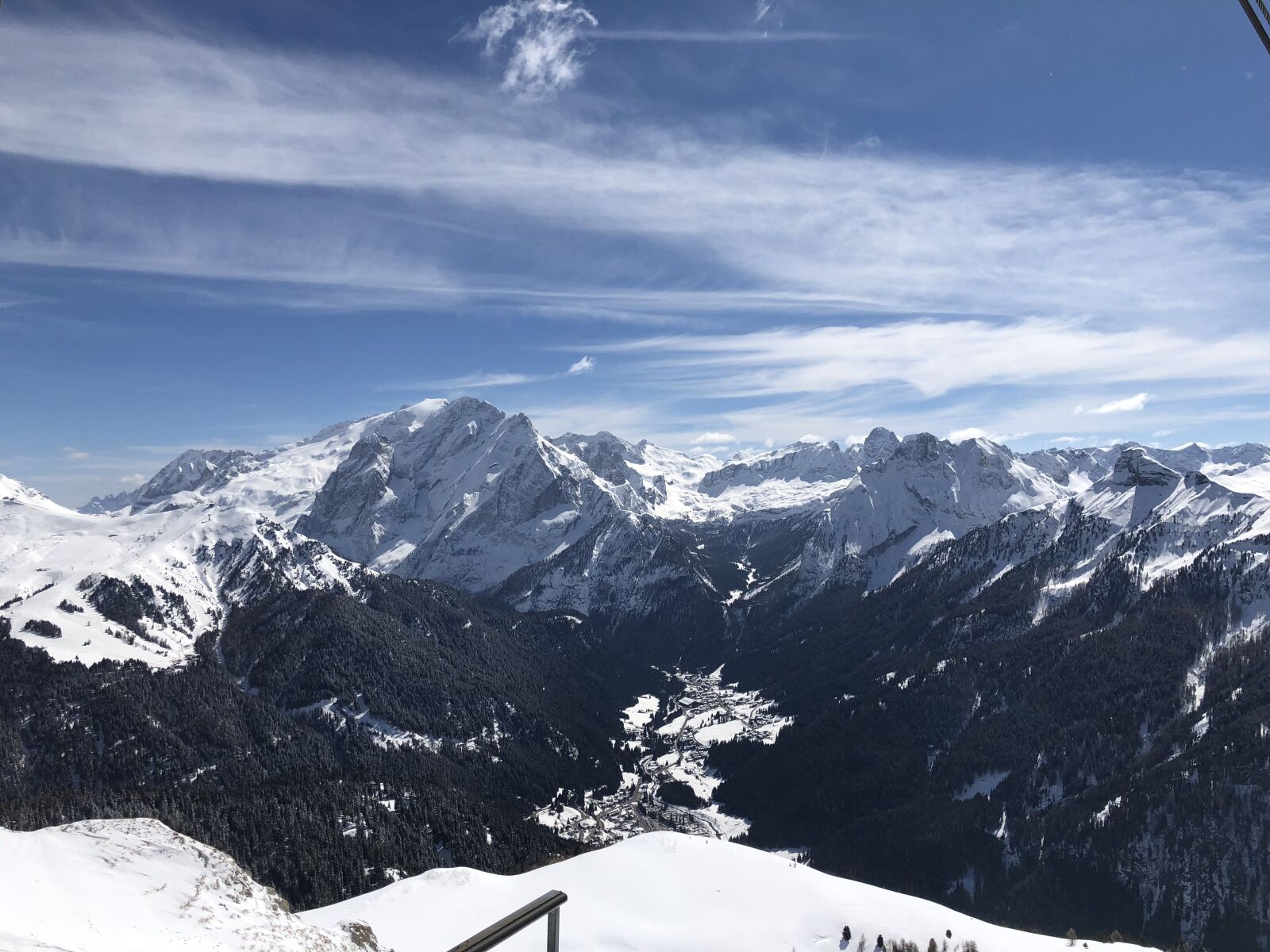 iPhone X back dual camera 4mm f/1.8 sample photo. Snow, mountain, winter photography