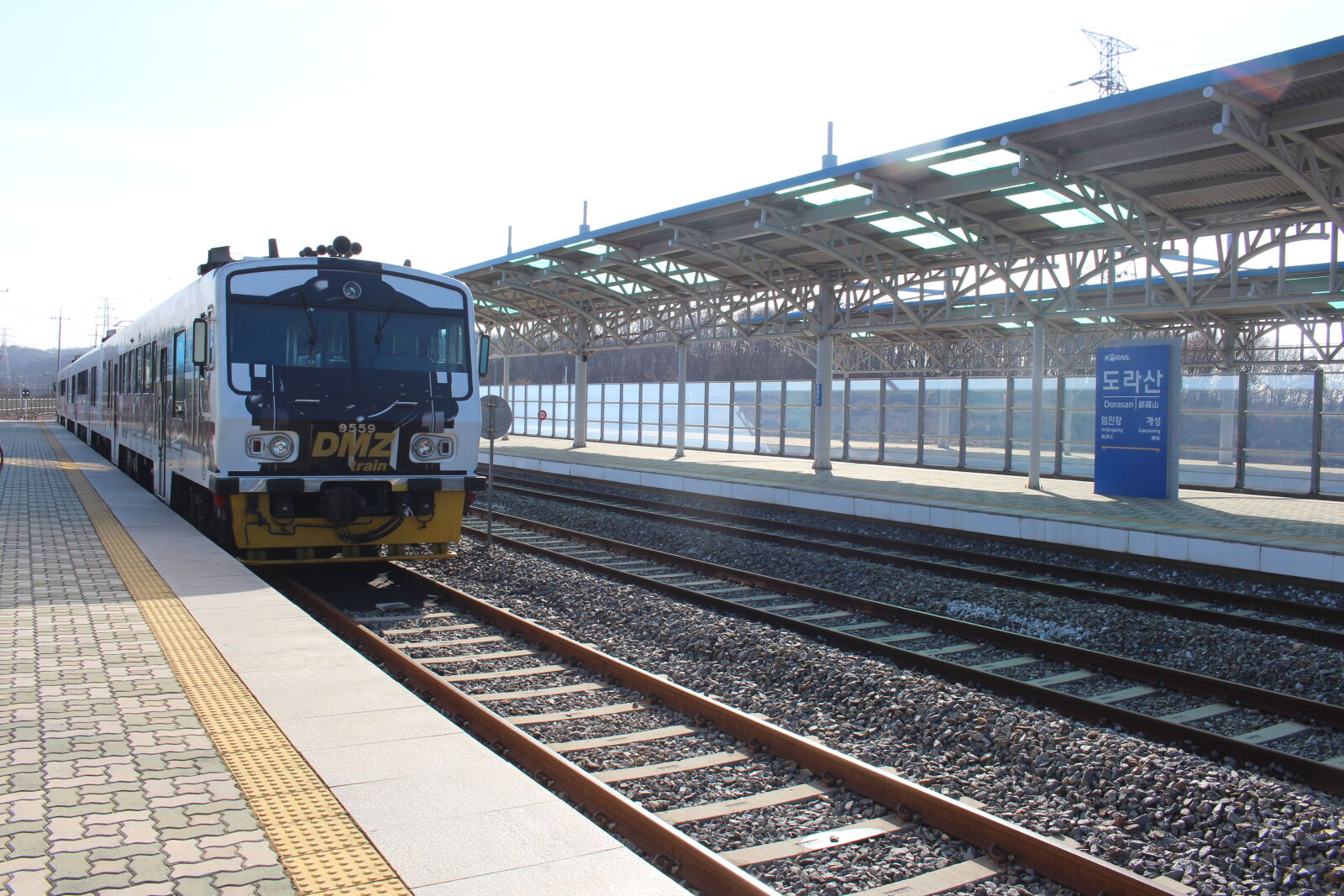 Canon EOS 700D (EOS Rebel T5i / EOS Kiss X7i) sample photo. Dmz, train, train, station photography