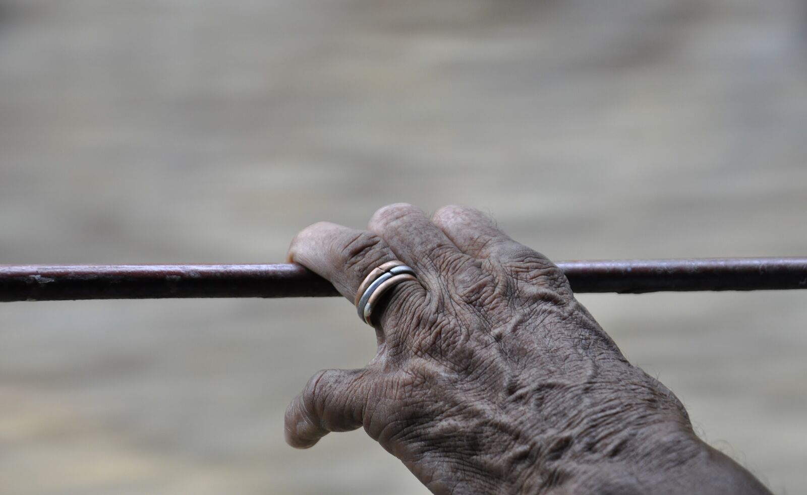 Nikon D5000 sample photo. Hand, skin, wrinkles photography