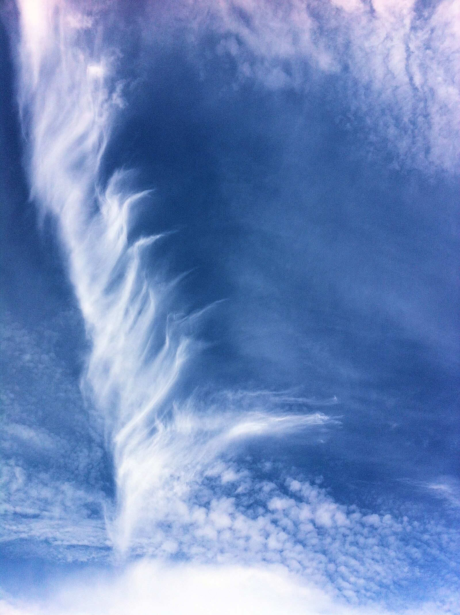 Apple iPhone 4 sample photo. Clouds, cirrus, clear photography