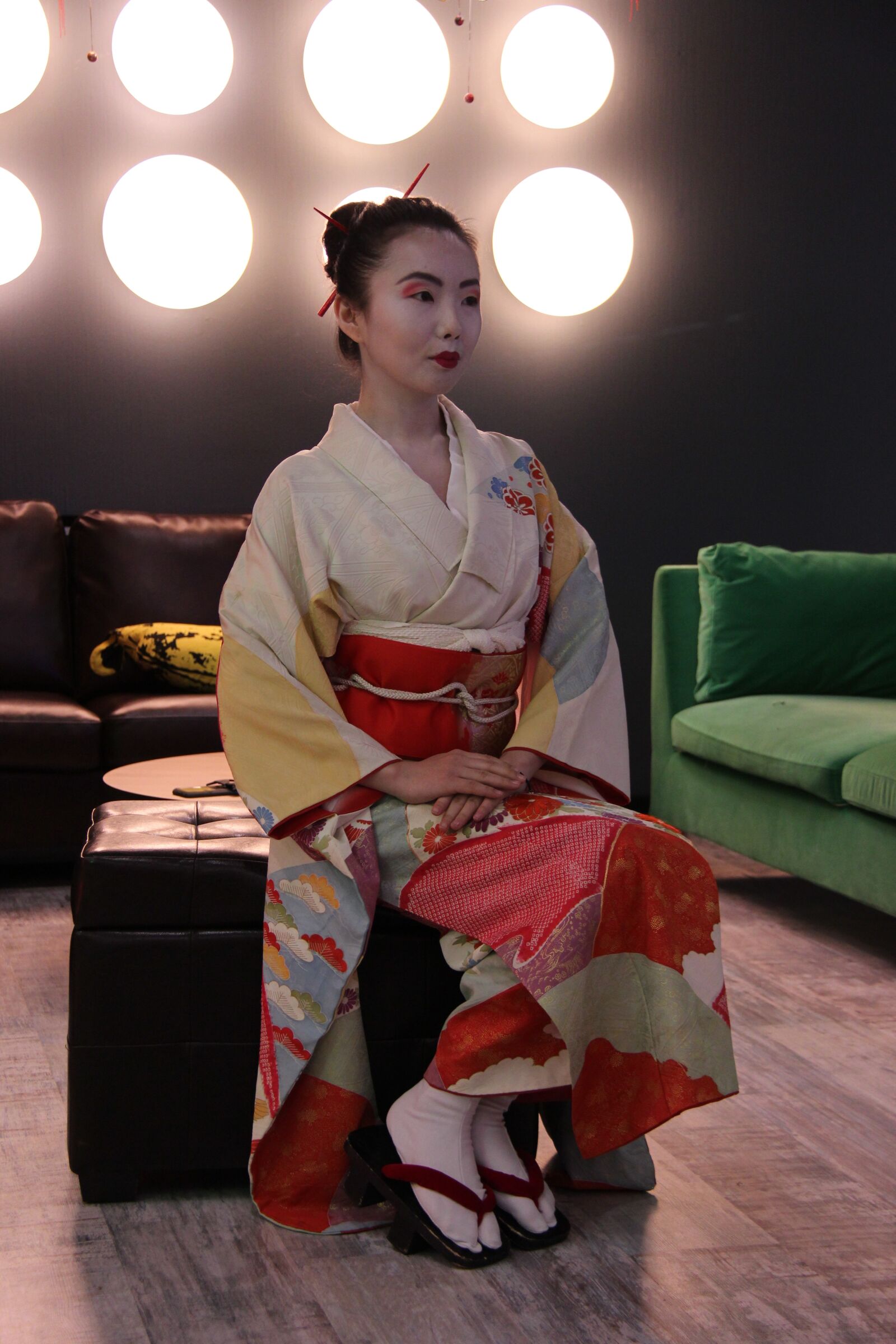 Canon EF-S 18-200mm F3.5-5.6 IS sample photo. Girl, kimono, geisha photography