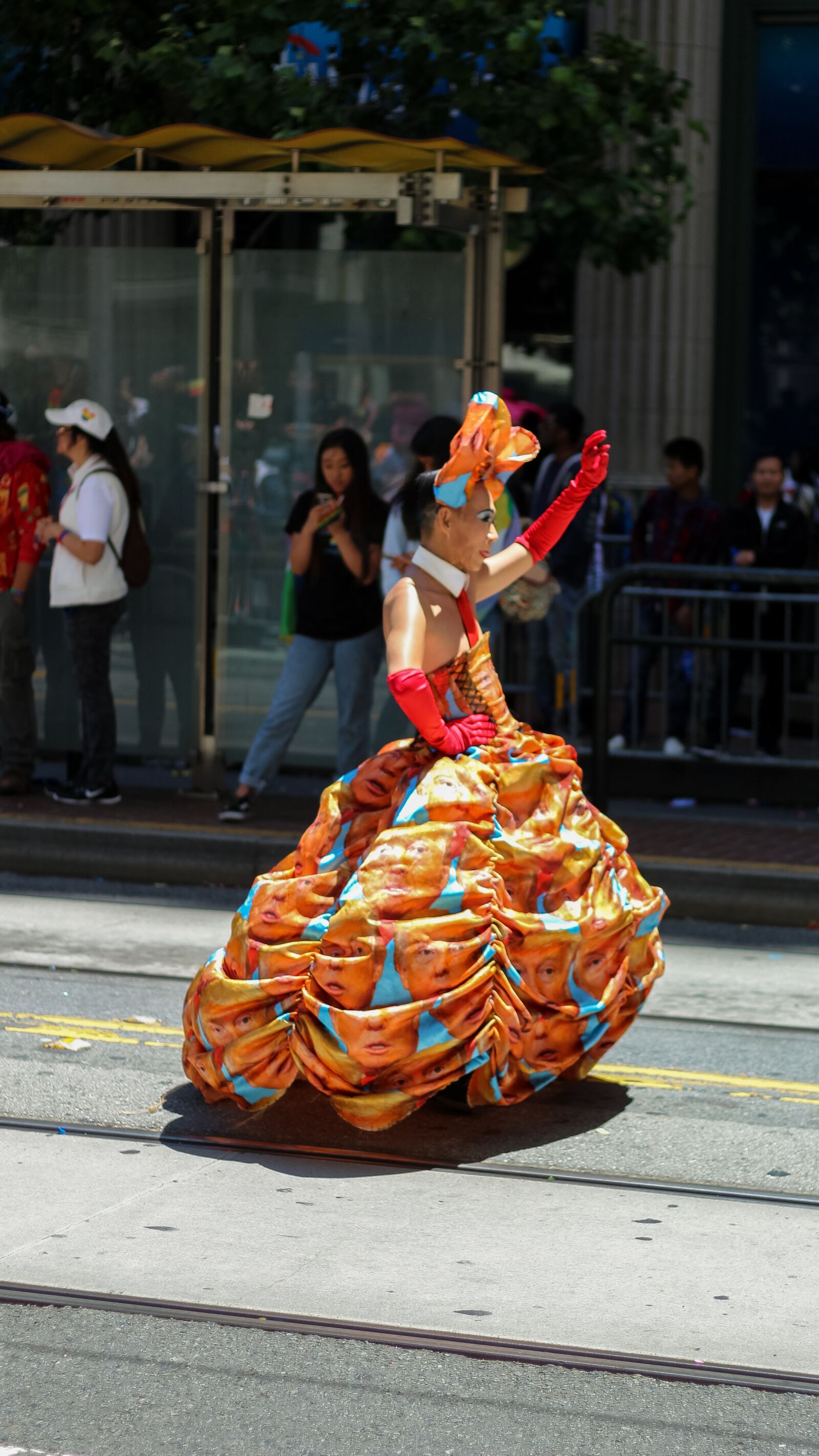 Canon EOS 1300D (EOS Rebel T6 / EOS Kiss X80) sample photo. Parade, transsexual, trump dress photography