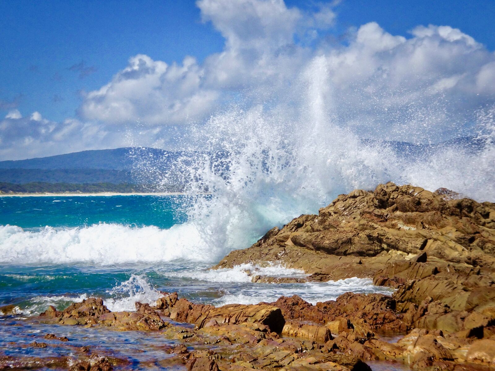 Sony Cyber-shot DSC-HX90V sample photo. Splash, wave, beach photography