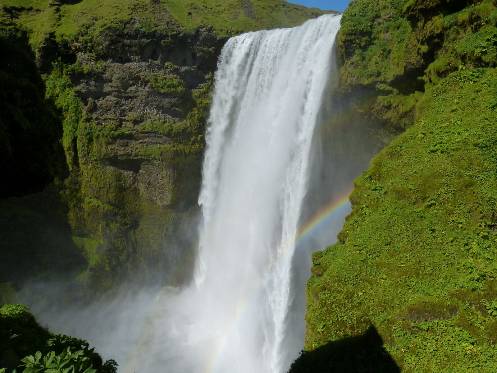 Panasonic Lumix DMC-FZ150 sample photo. Iceland, skogafoss, bílá photography