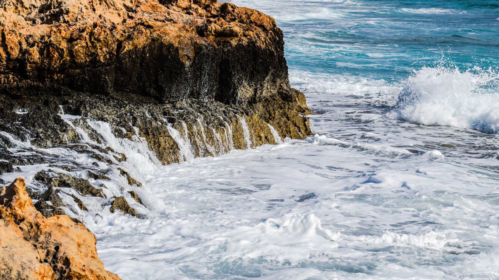 Nikon D3300 sample photo. Rocky coast, waves, sea photography