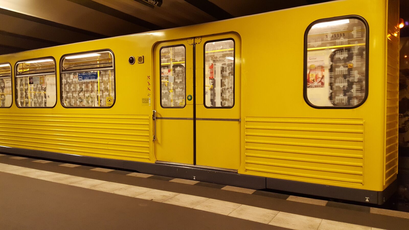 Samsung GALAXY S6 edge sample photo. Subway train, berlin, yellow photography