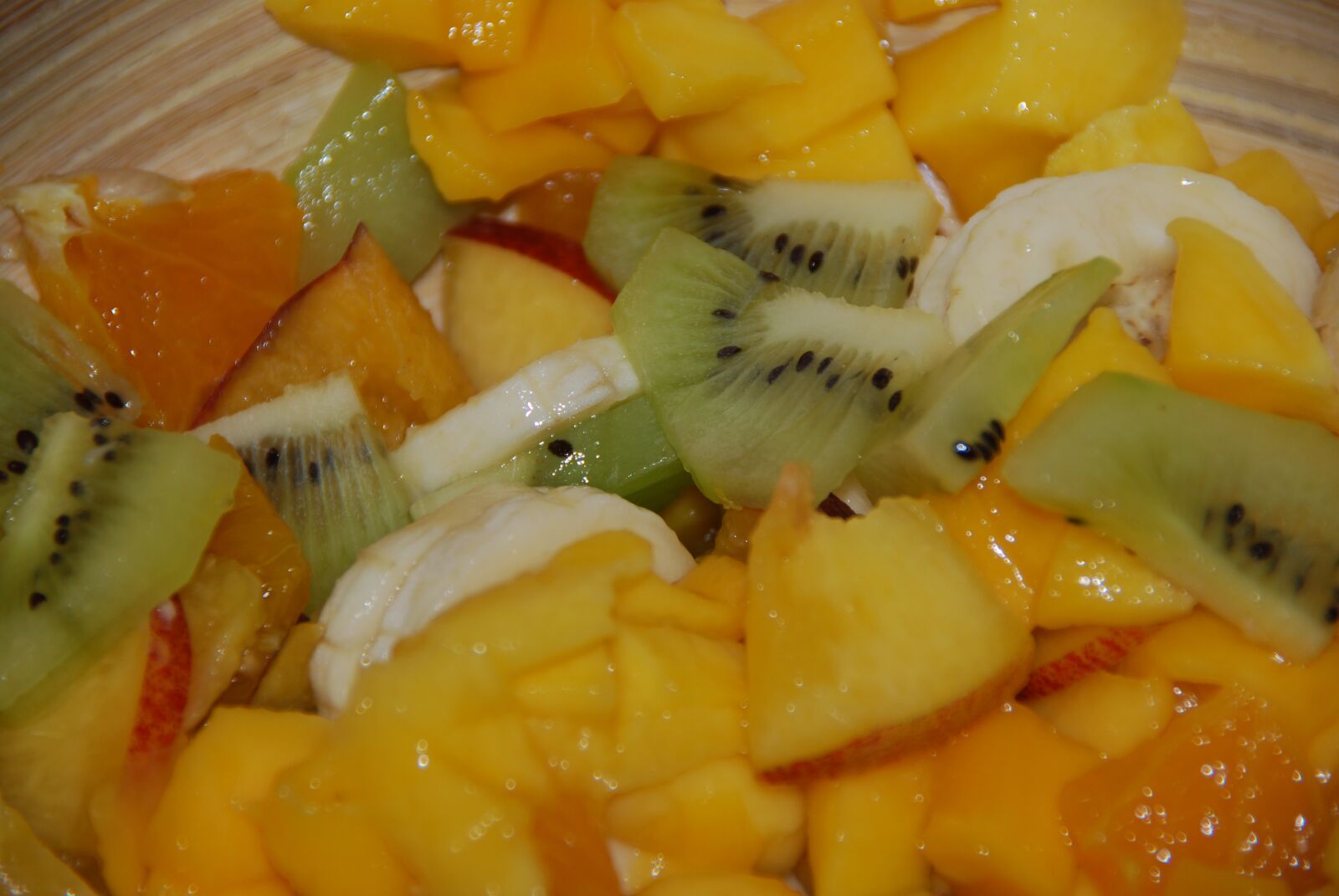 Nikon D80 sample photo. Fruit salad, mango, kiwi photography