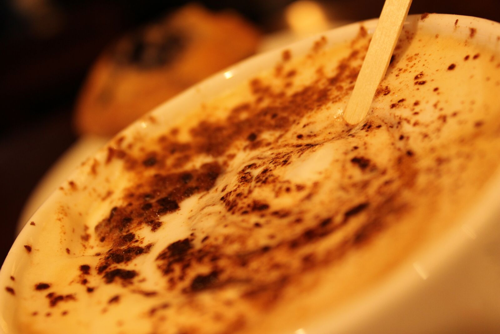 Canon EOS 600D (Rebel EOS T3i / EOS Kiss X5) sample photo. Cappuccino, coffee, cafe photography