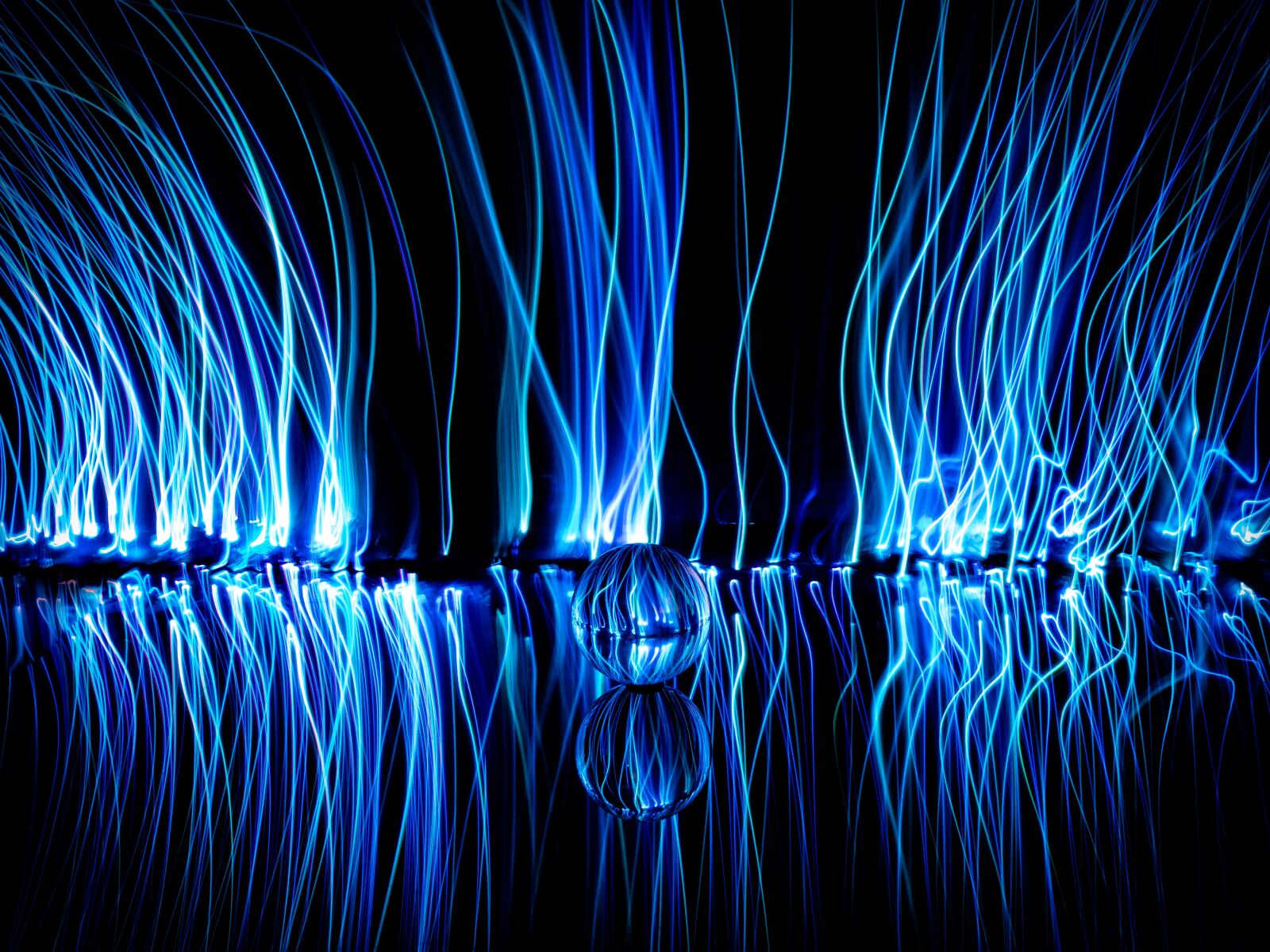 Olympus OM-D E-M1 Mark II sample photo. Reflection, lightpainting, lichtmalerei photography