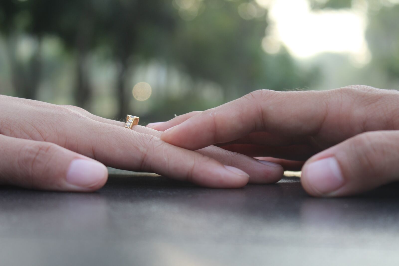 Canon EOS 600D (Rebel EOS T3i / EOS Kiss X5) sample photo. Hands, love, romantic photography