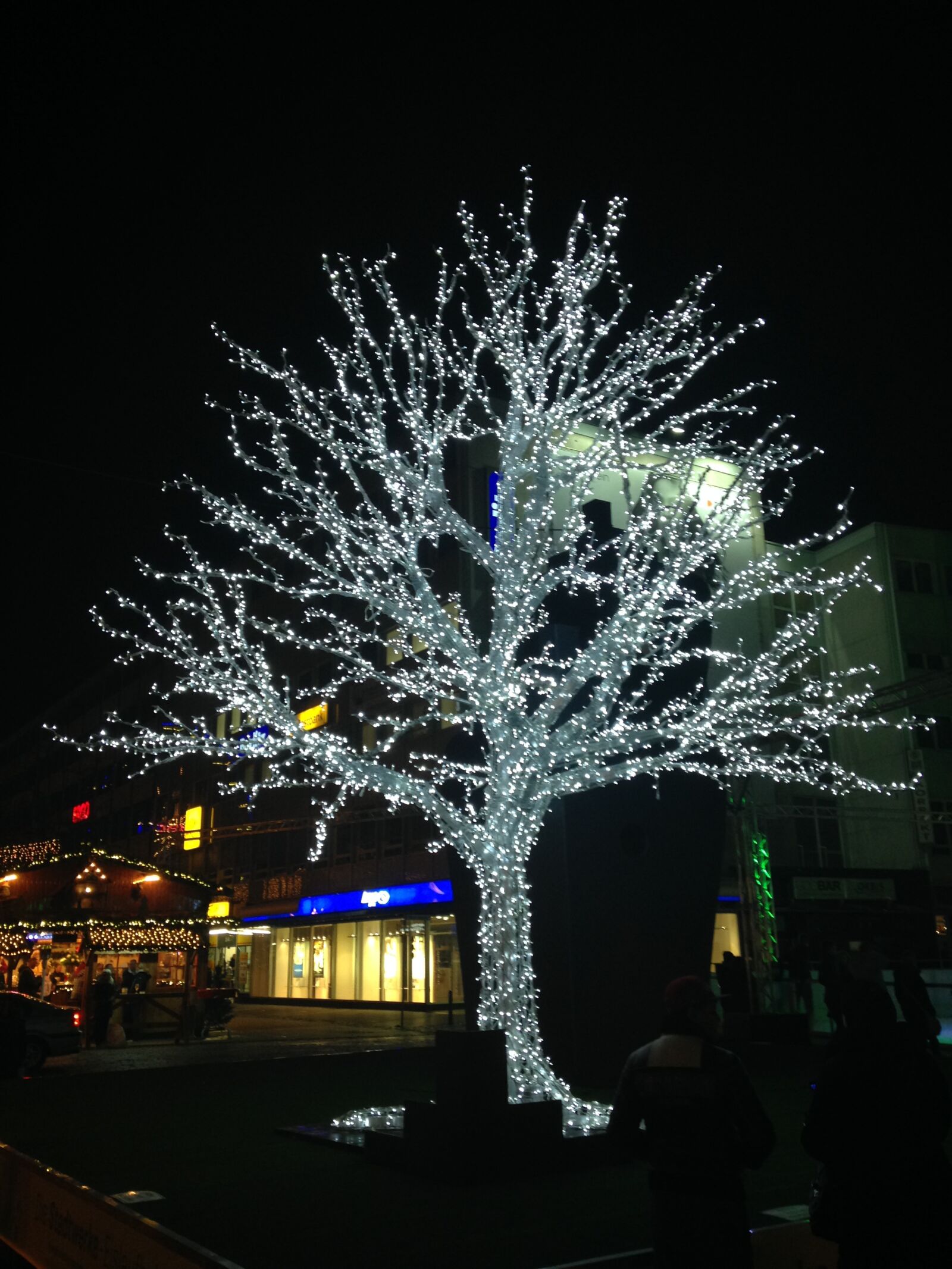 iPhone 5c back camera 4.12mm f/2.4 sample photo. Christmas, lighting, tree photography