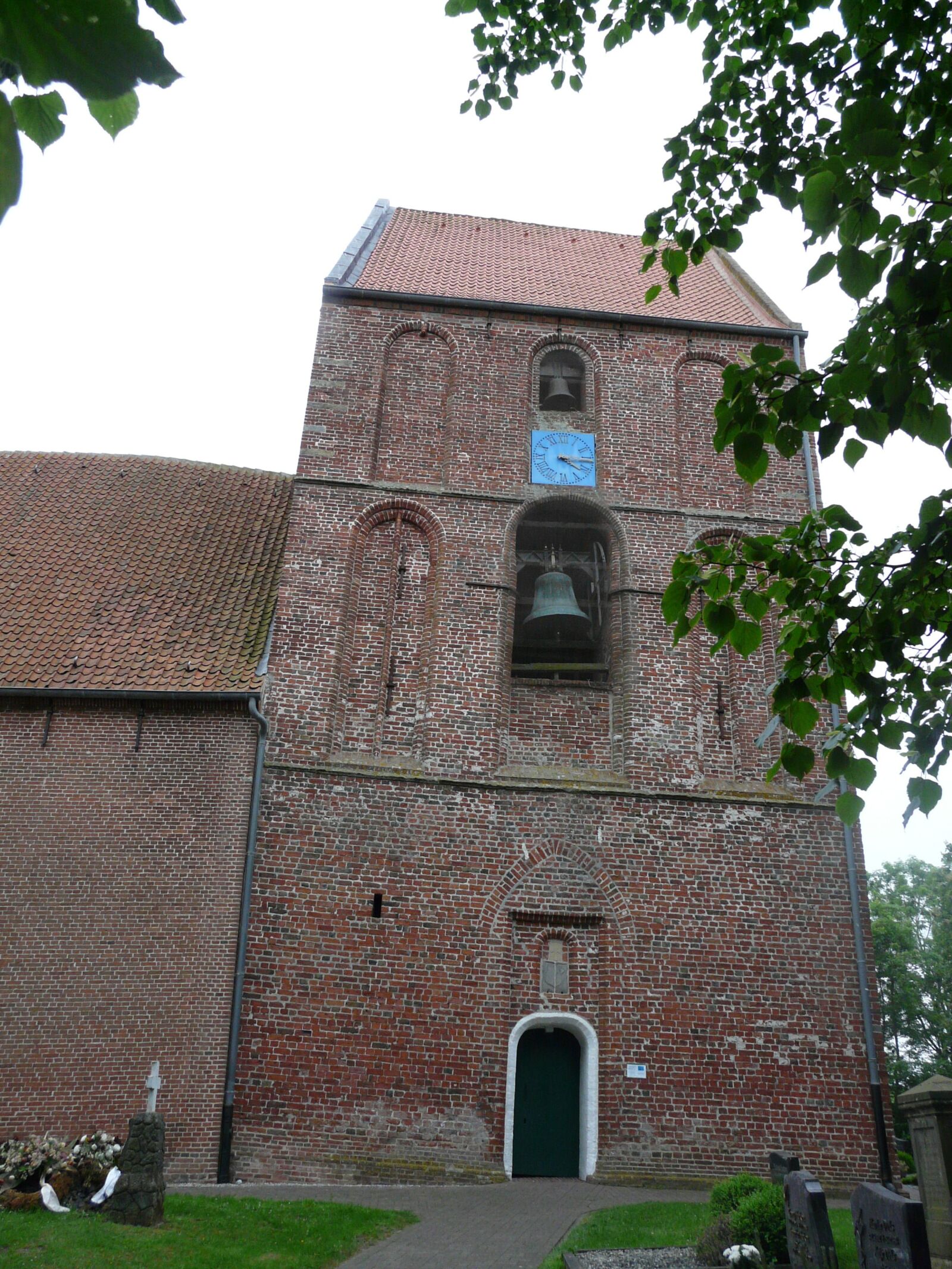 Panasonic DMC-FZ18 sample photo. Steeple, church, askew photography