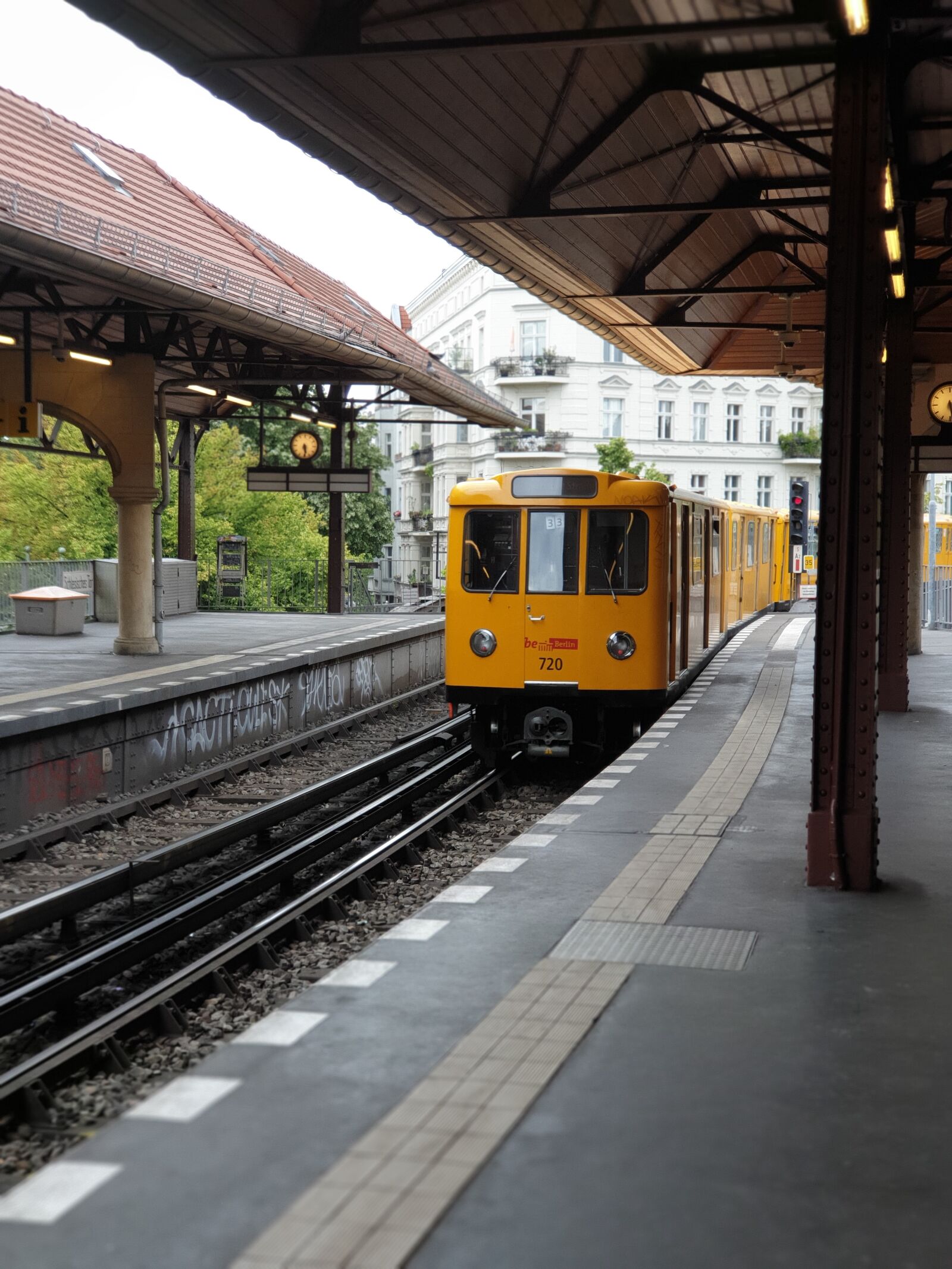 Samsung Galaxy S9+ sample photo. Train, tram, platform photography