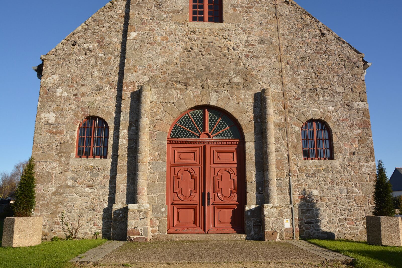 Nikon D5200 sample photo. Church, red portal, religious photography