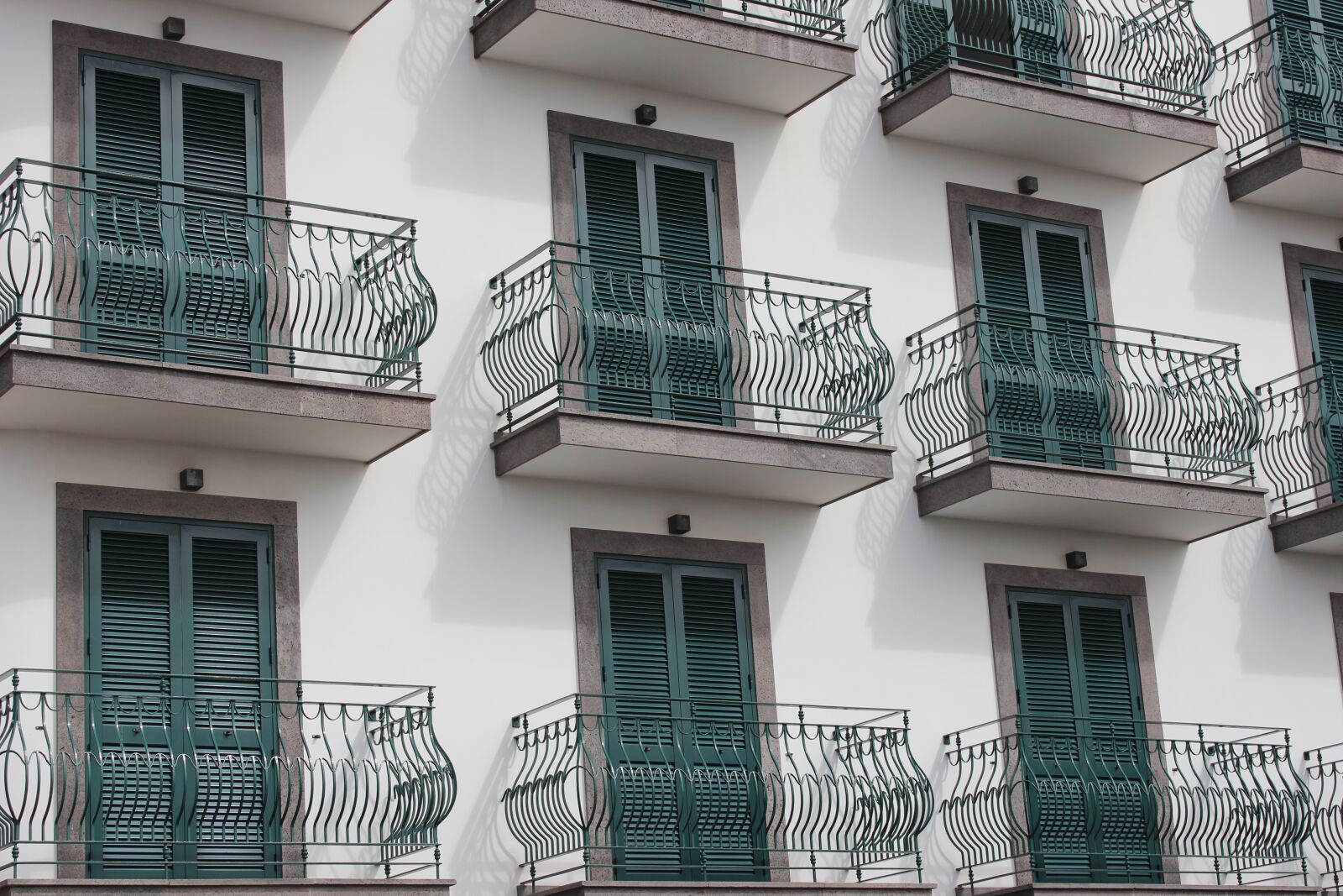 Canon EOS 600D (Rebel EOS T3i / EOS Kiss X5) sample photo. Balcony, shutters, architecture photography