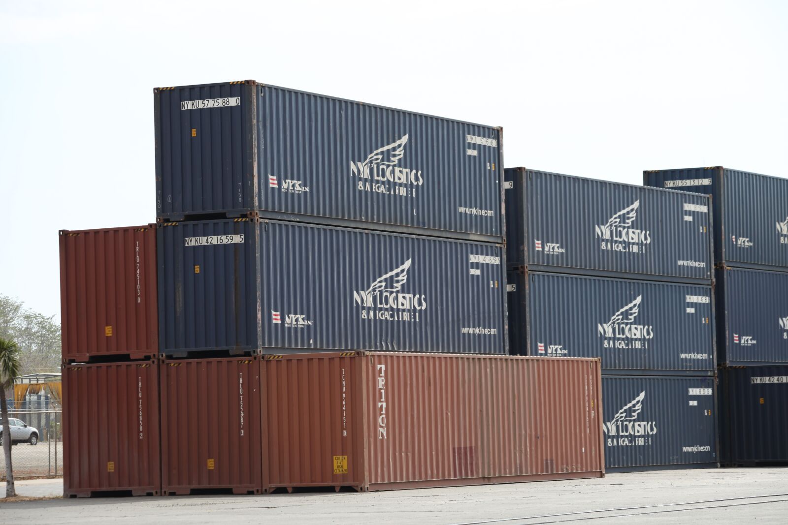 Canon EOS 5D Mark II sample photo. Containers, load, maritime photography