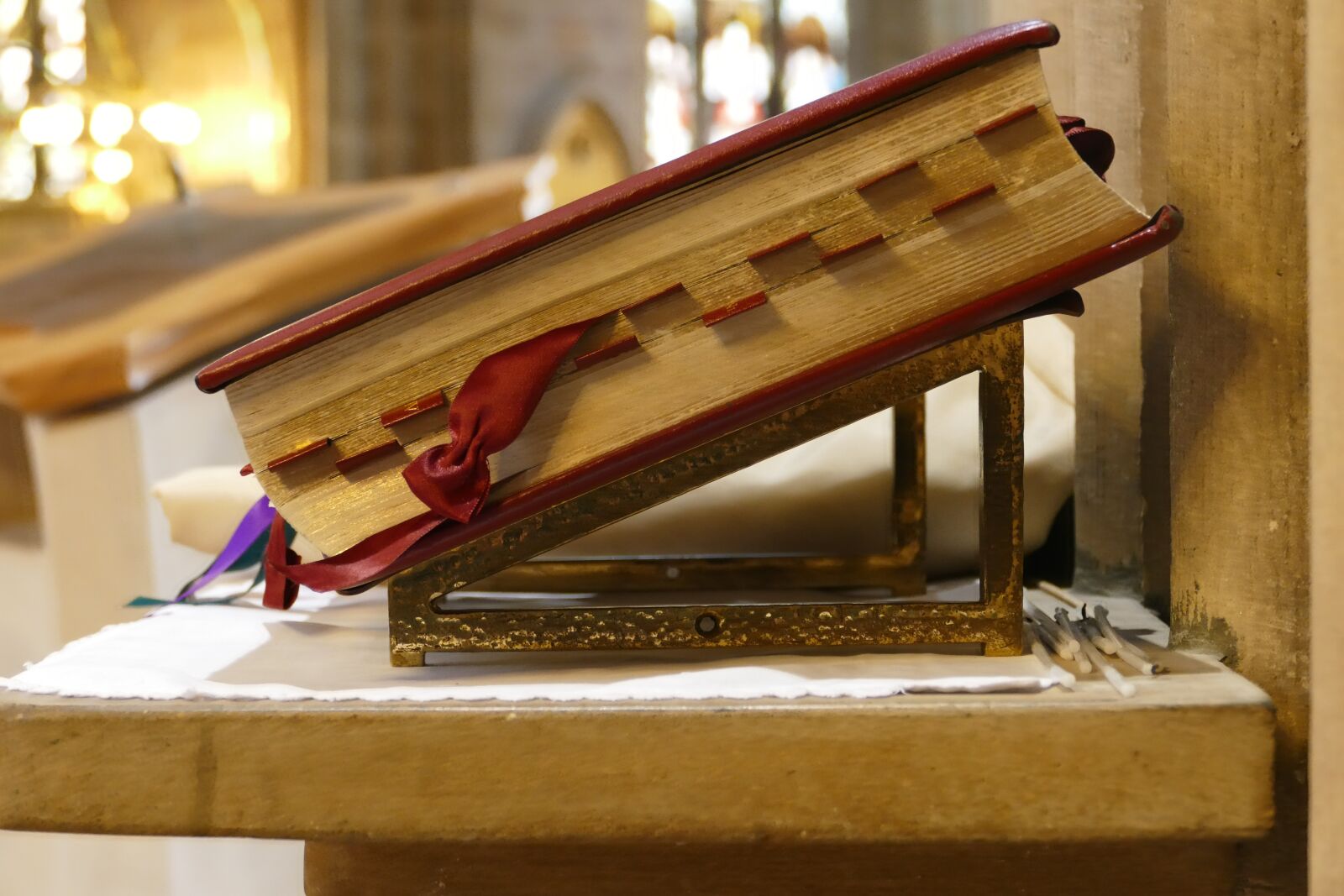Panasonic Lumix DMC-FZ1000 sample photo. Church, missal, catholic photography