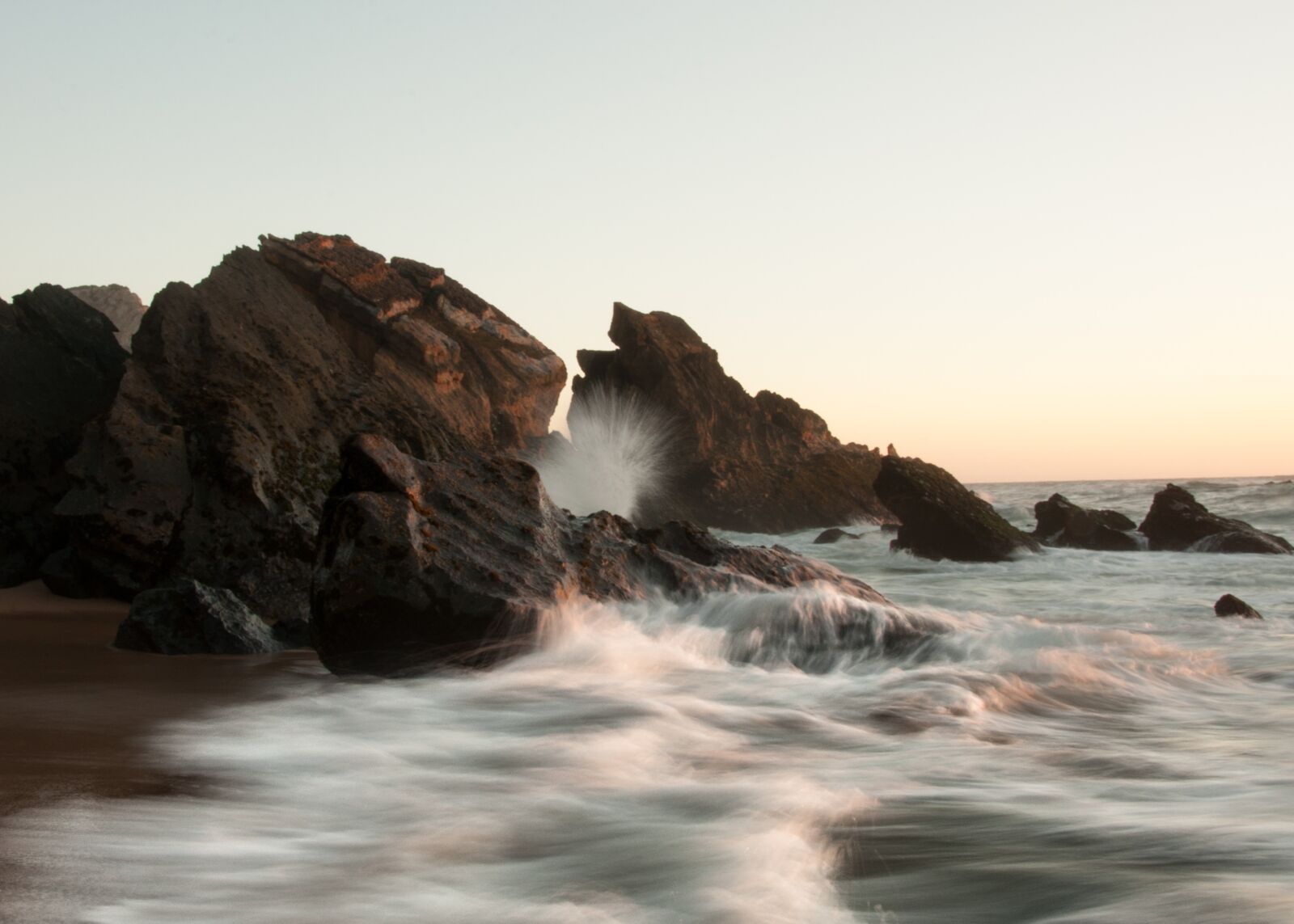 Nikon D90 sample photo. Wave, rocks, ocean photography