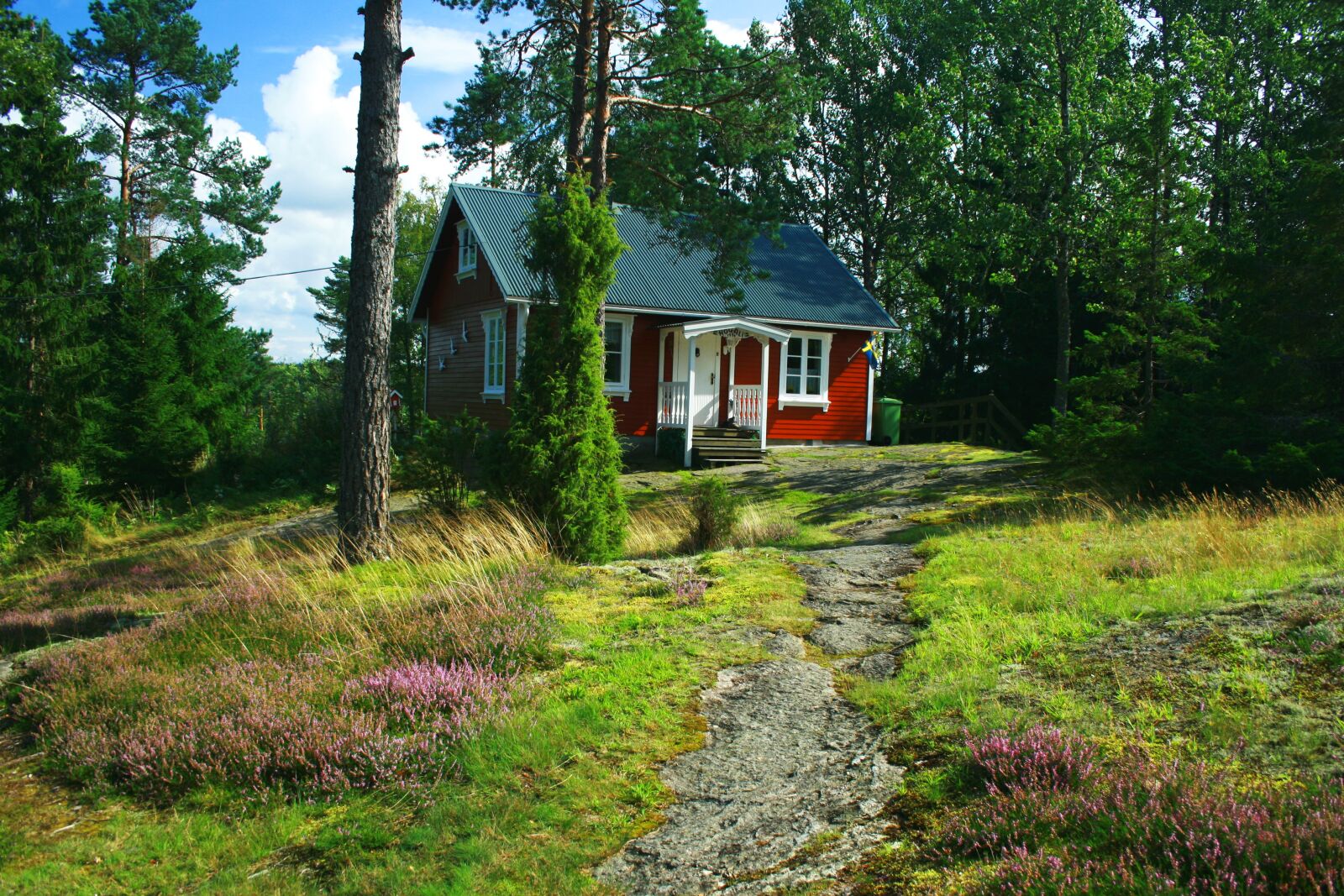 Canon EOS 400D (EOS Digital Rebel XTi / EOS Kiss Digital X) sample photo. Sweden, holiday house, nature photography