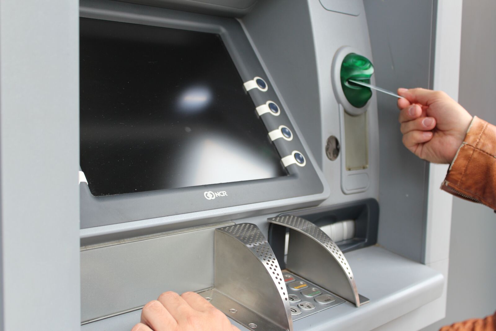 Canon EOS 600D (Rebel EOS T3i / EOS Kiss X5) sample photo. Atm, withdraw cash, map photography