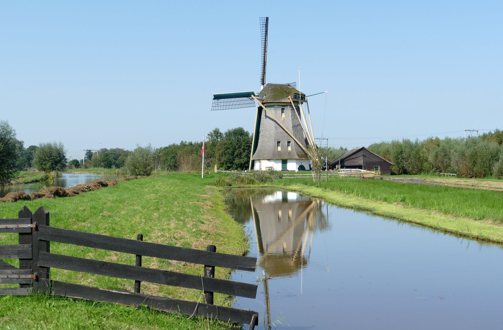 Panasonic Lumix DMC-FZ1000 sample photo. Mill, wind mill, traditional photography