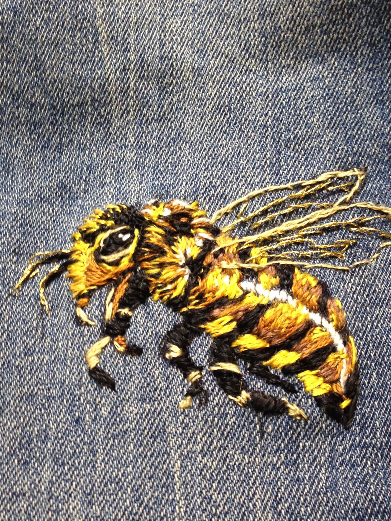 iPhone 5 back camera 4.12mm f/2.4 sample photo. Bee, embroidery, hand photography