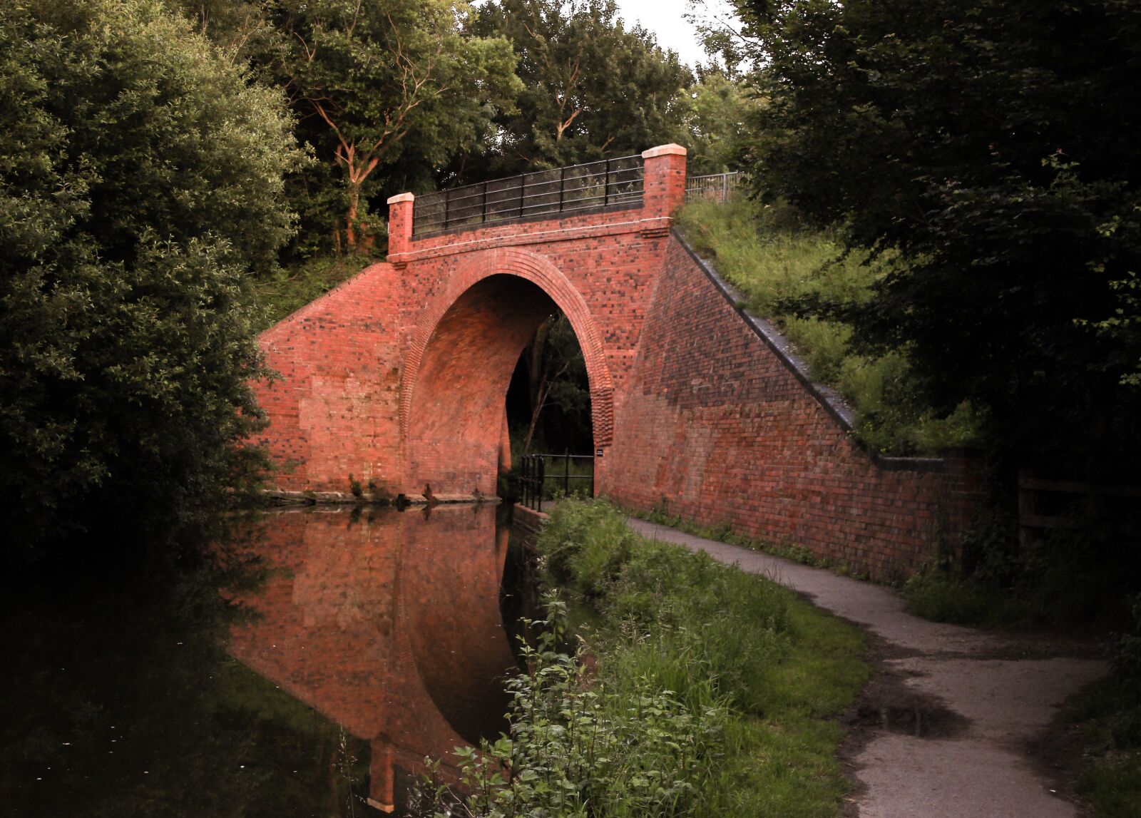 Canon EOS 550D (EOS Rebel T2i / EOS Kiss X4) sample photo. Bridge, canal, water photography