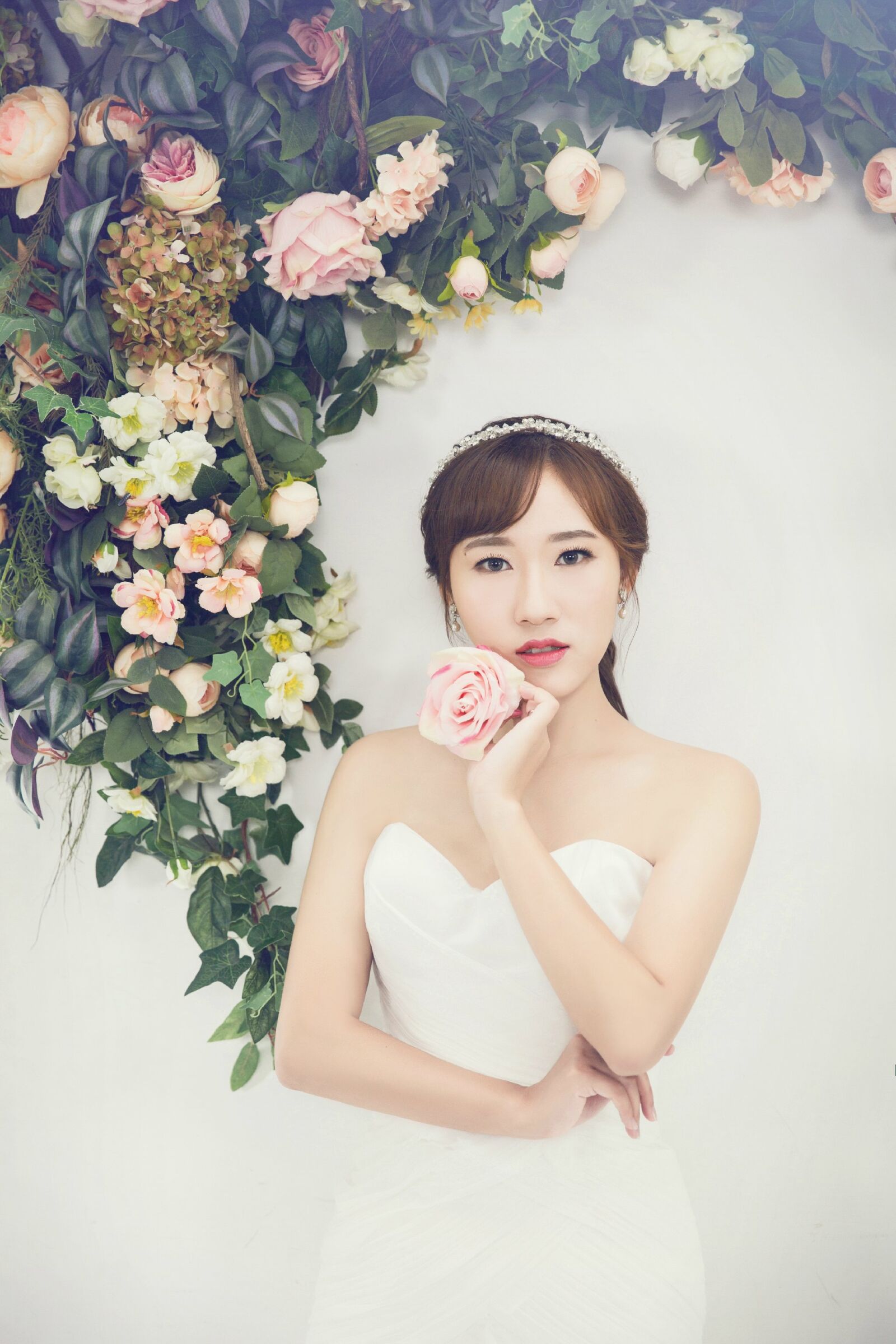 Canon EF 24-70mm F2.8L II USM sample photo. Wedding dresses, dress, flowers photography