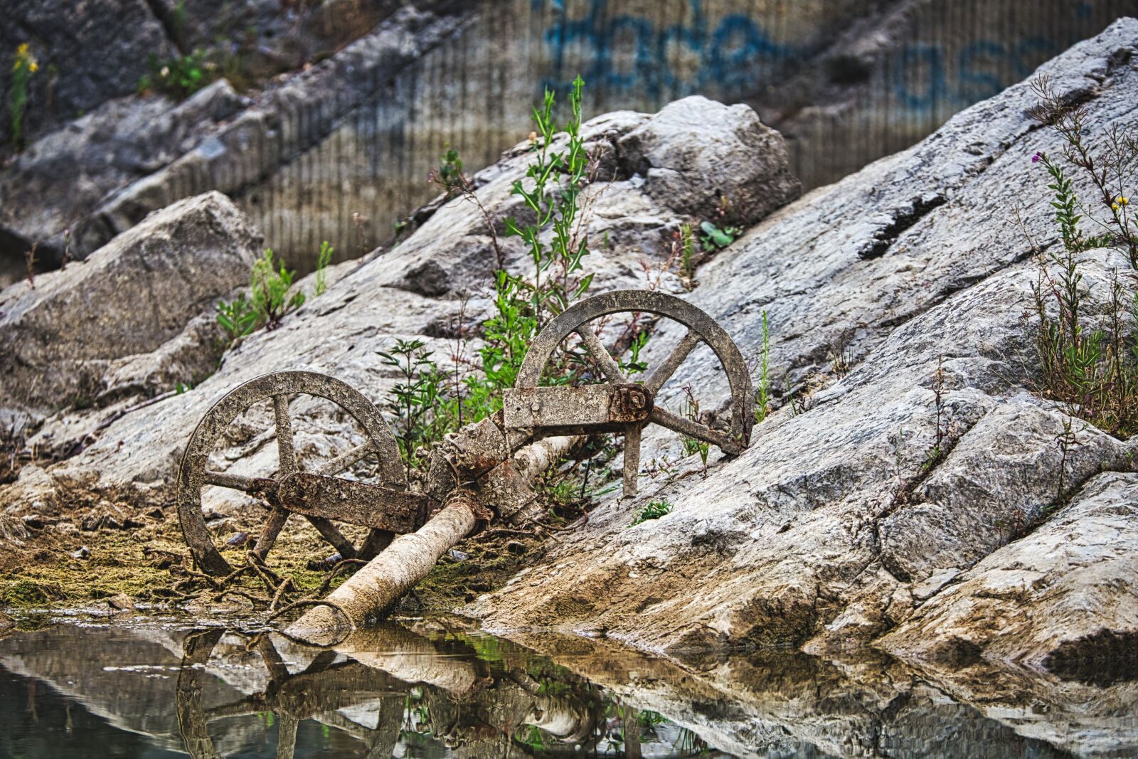 Canon EOS 6D + Tamron SP 150-600mm F5-6.3 Di VC USD sample photo. Quarry, lost place, tools photography