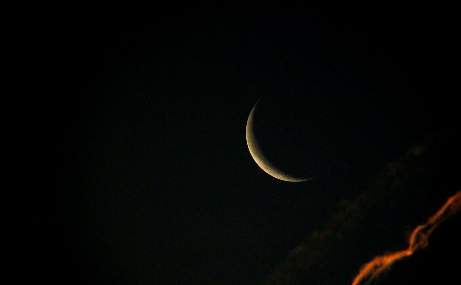 Leica V-LUX 1 sample photo. Moon, sickle, crescent moon photography